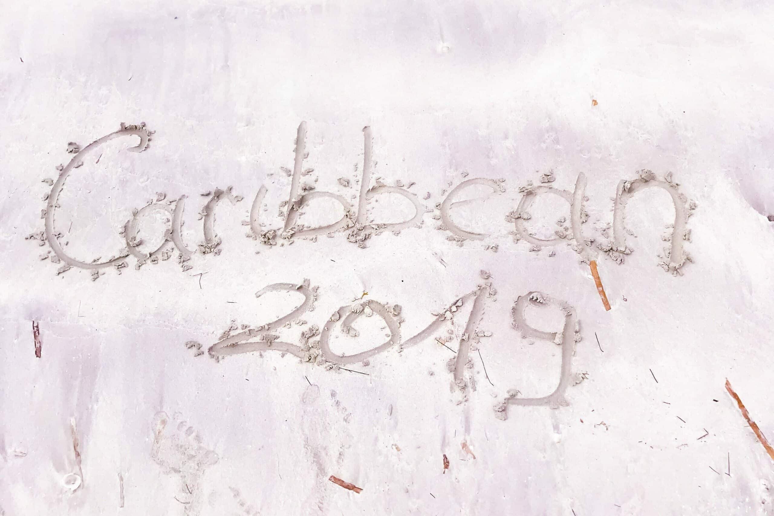 Schriftzug im Sand in der Karibik - Caribbean 2019