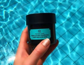 Reinigende Gesichtsmaske von The Body Shop mit Peelingeffekt