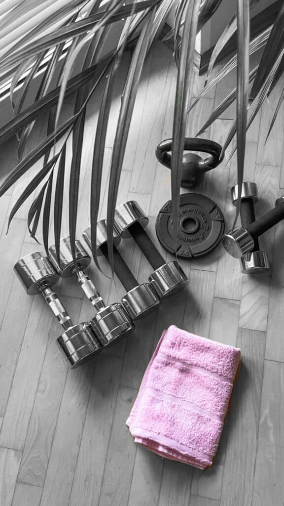 Fitness Equipment - Hanteln und Kettlebell